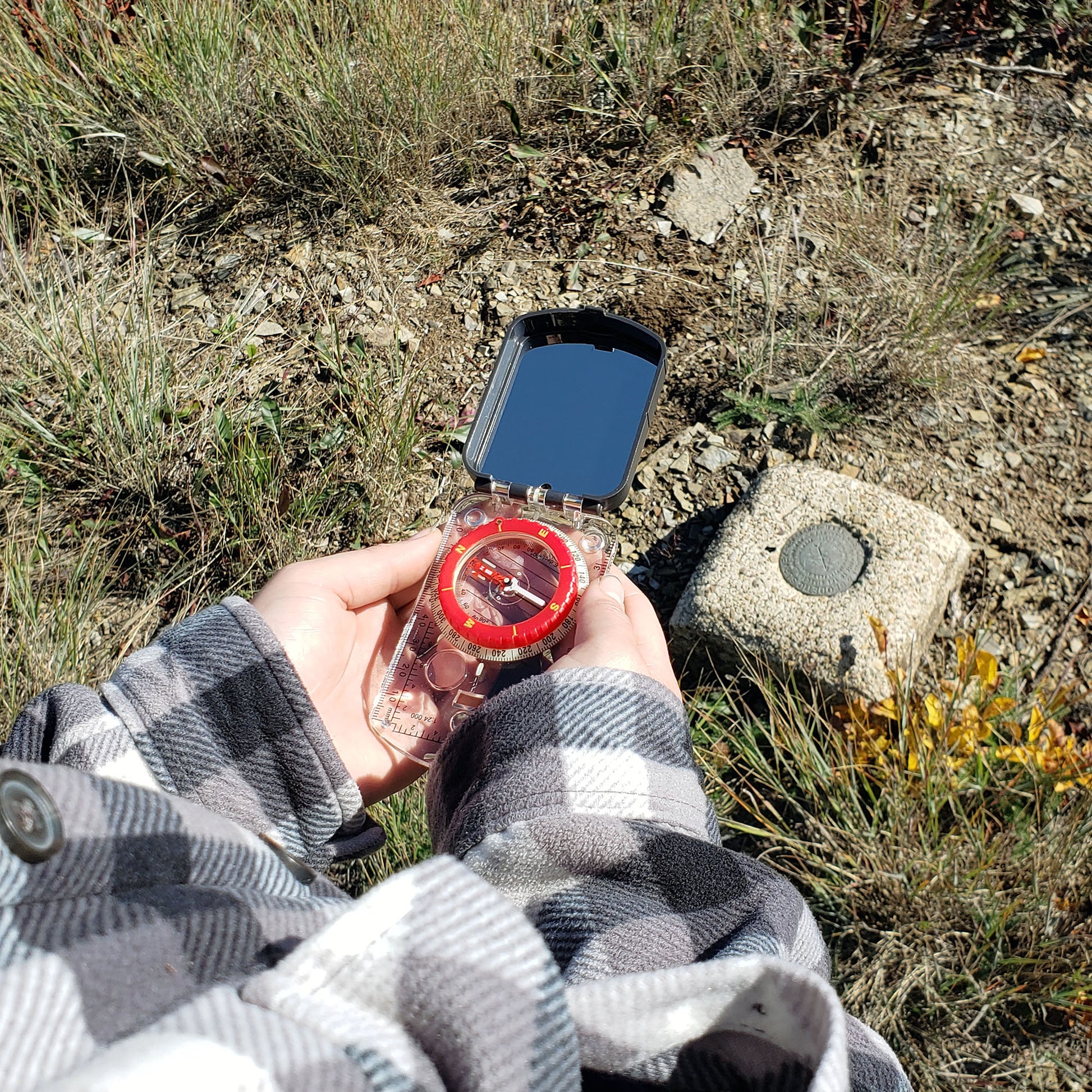 how to hold a compass