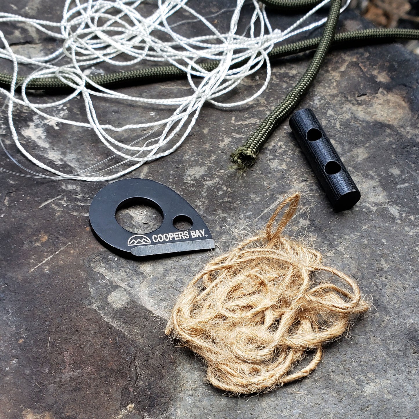 Paracord with fire staring tinder and mono