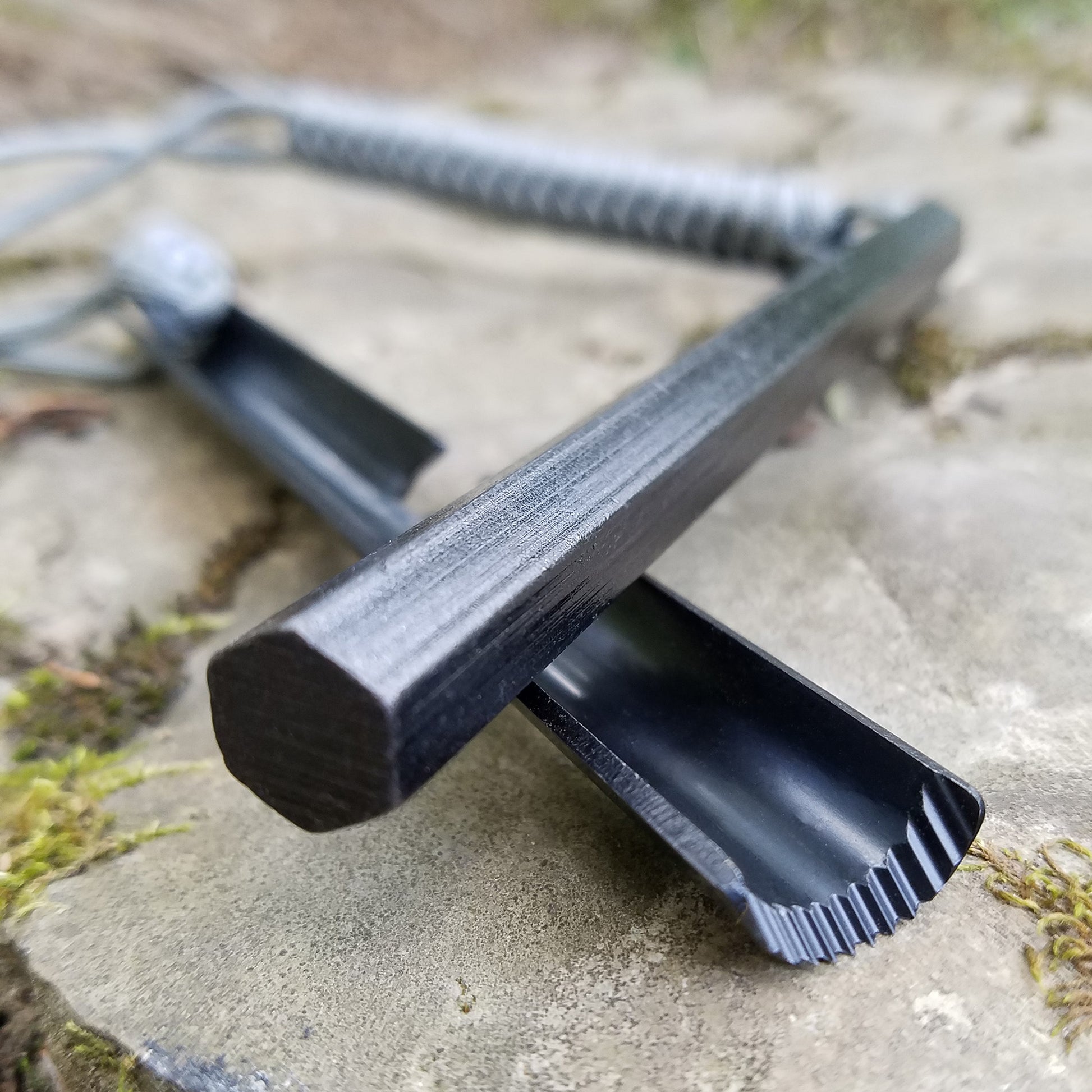 Hexalite Ferro Rod Fire starter has a huge 1/2" diameter hexagon shape