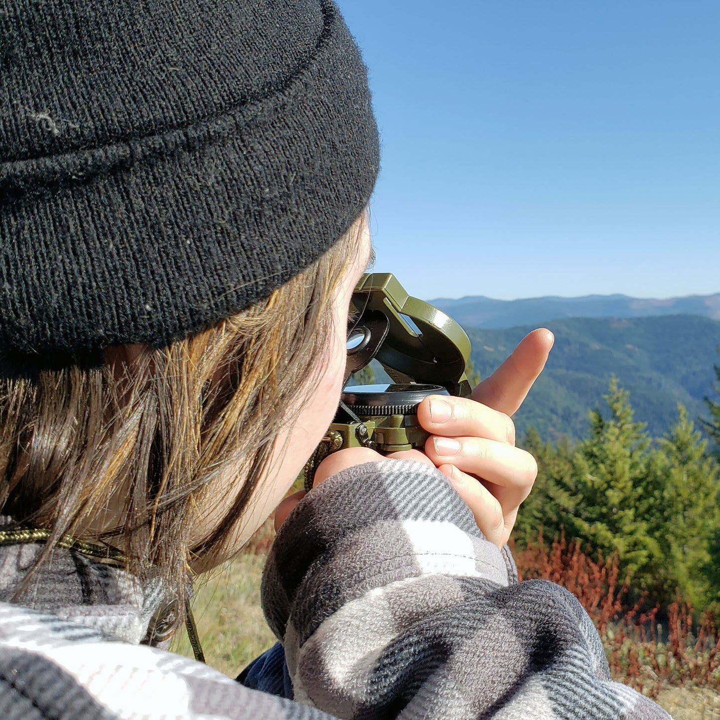 how to hold a lensatic compass