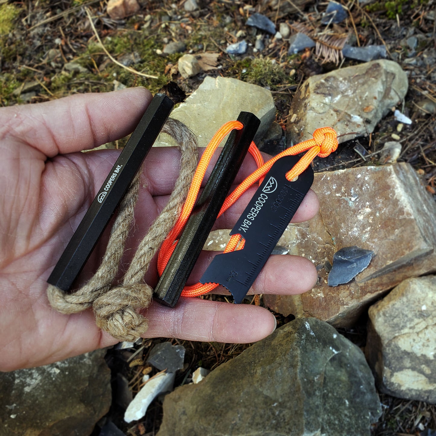 Kamper Kit - Ferro Fire Starting Package with Hex Ferro, Tinder and Storage Tin