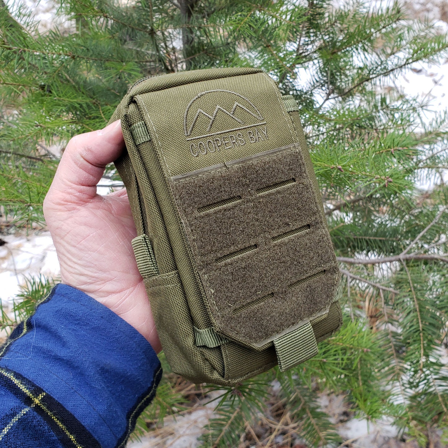 Compact EDC bag for a first aid or fire-starting kit